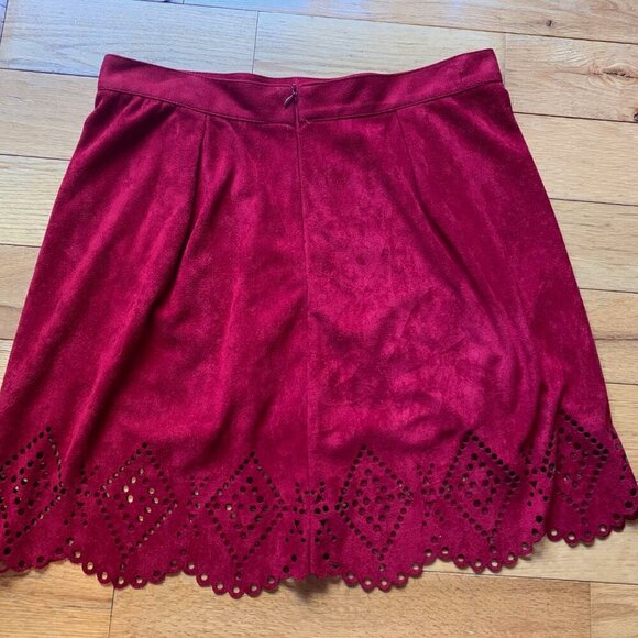 Lily Morgan Red Suede-Look Skirt Women’s M Mini Cutout Hem - Picture 8 of 9